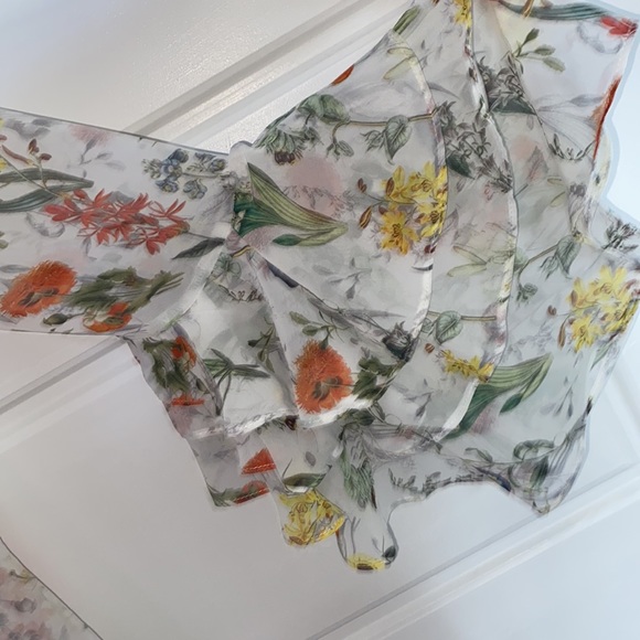 Gracia ruffle sleeve button down top - Picture 3 of 4